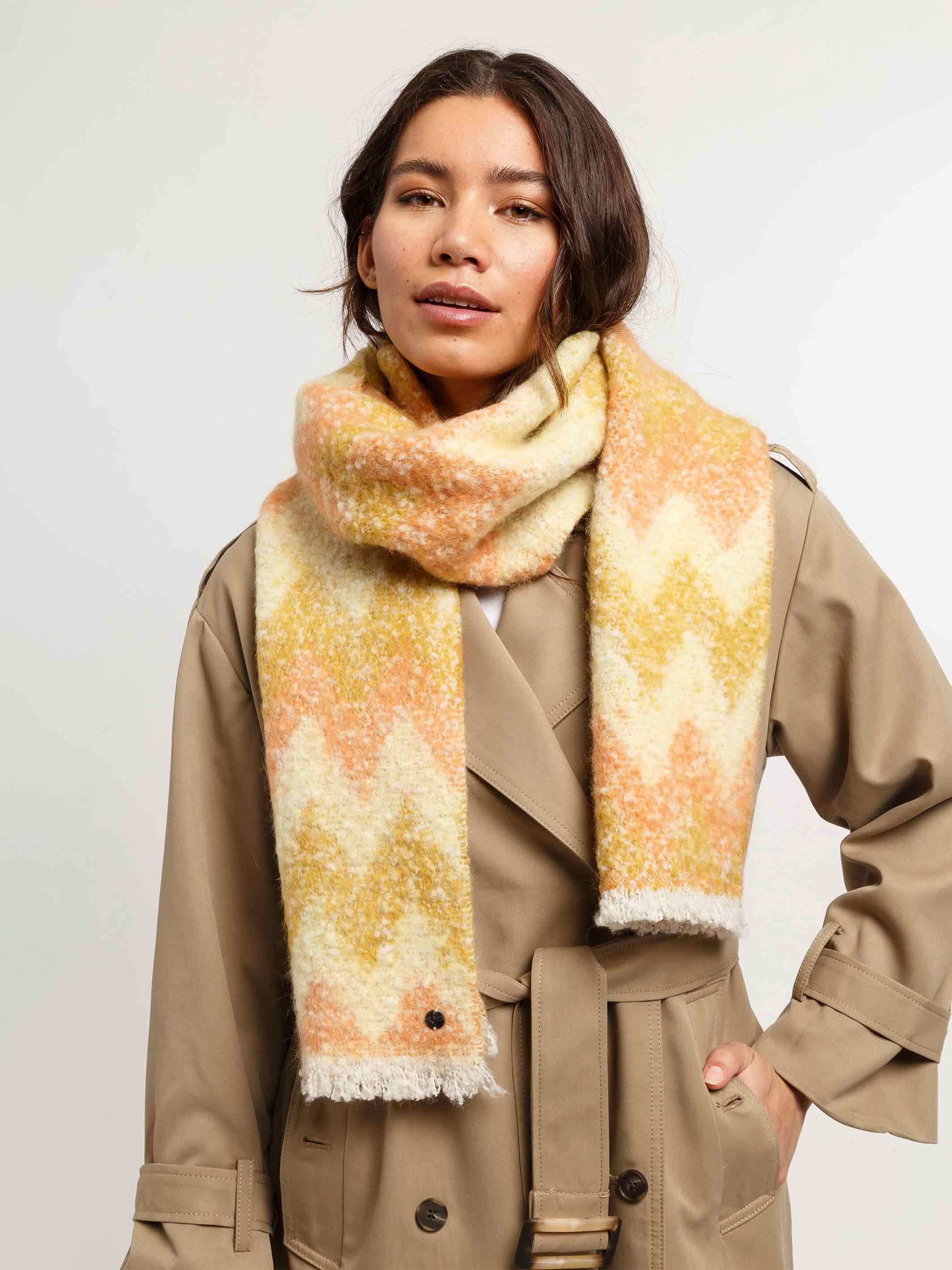 fraas-kuscheliger-schal-im-zickzack-design-mit-wollanteil-damen-schal-25-x-200-c image 5