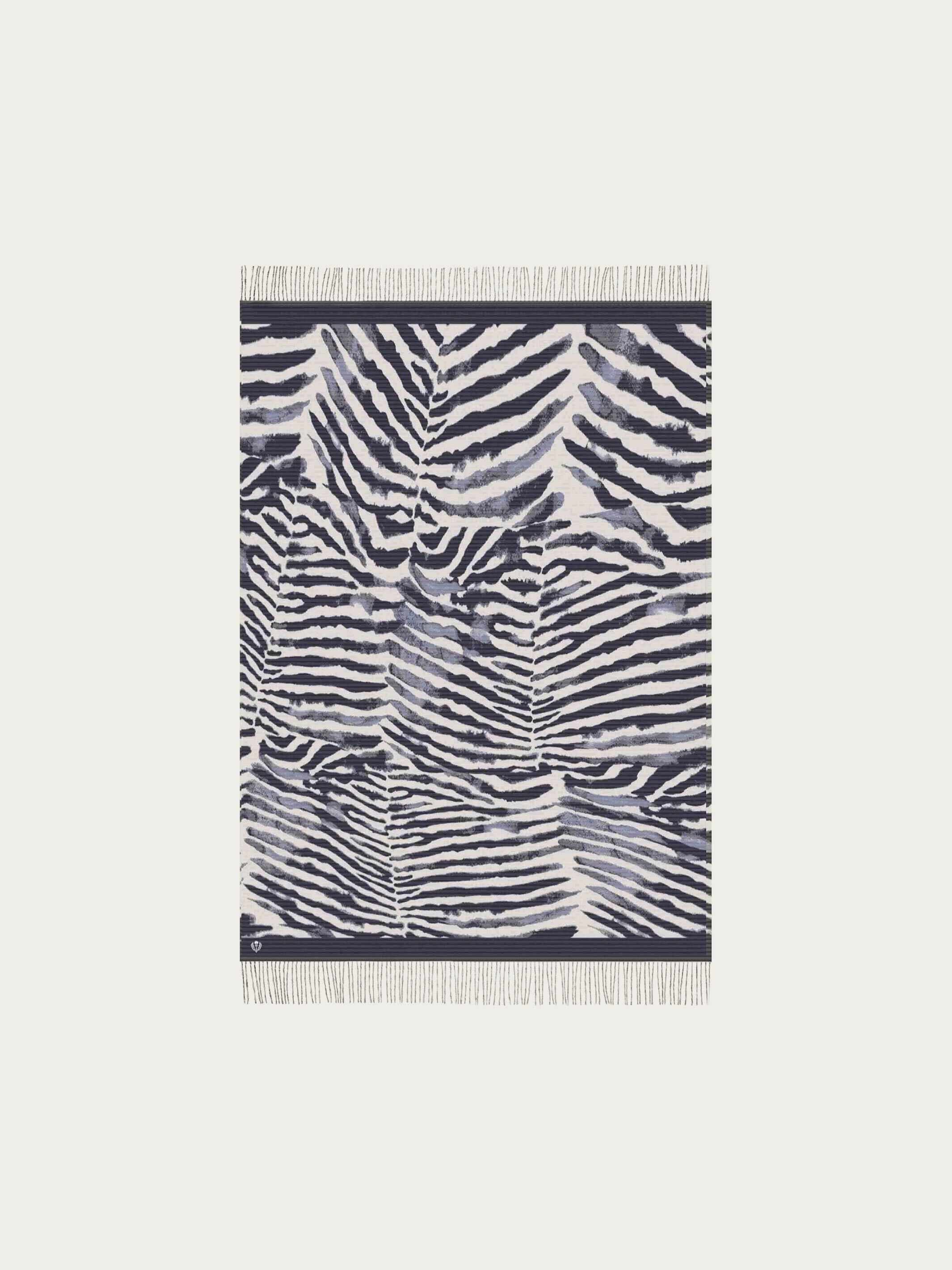 fraas-sustainability-edition-cashmink-decke-zebra-design-130-x-200-cm-made-in-ge image 4