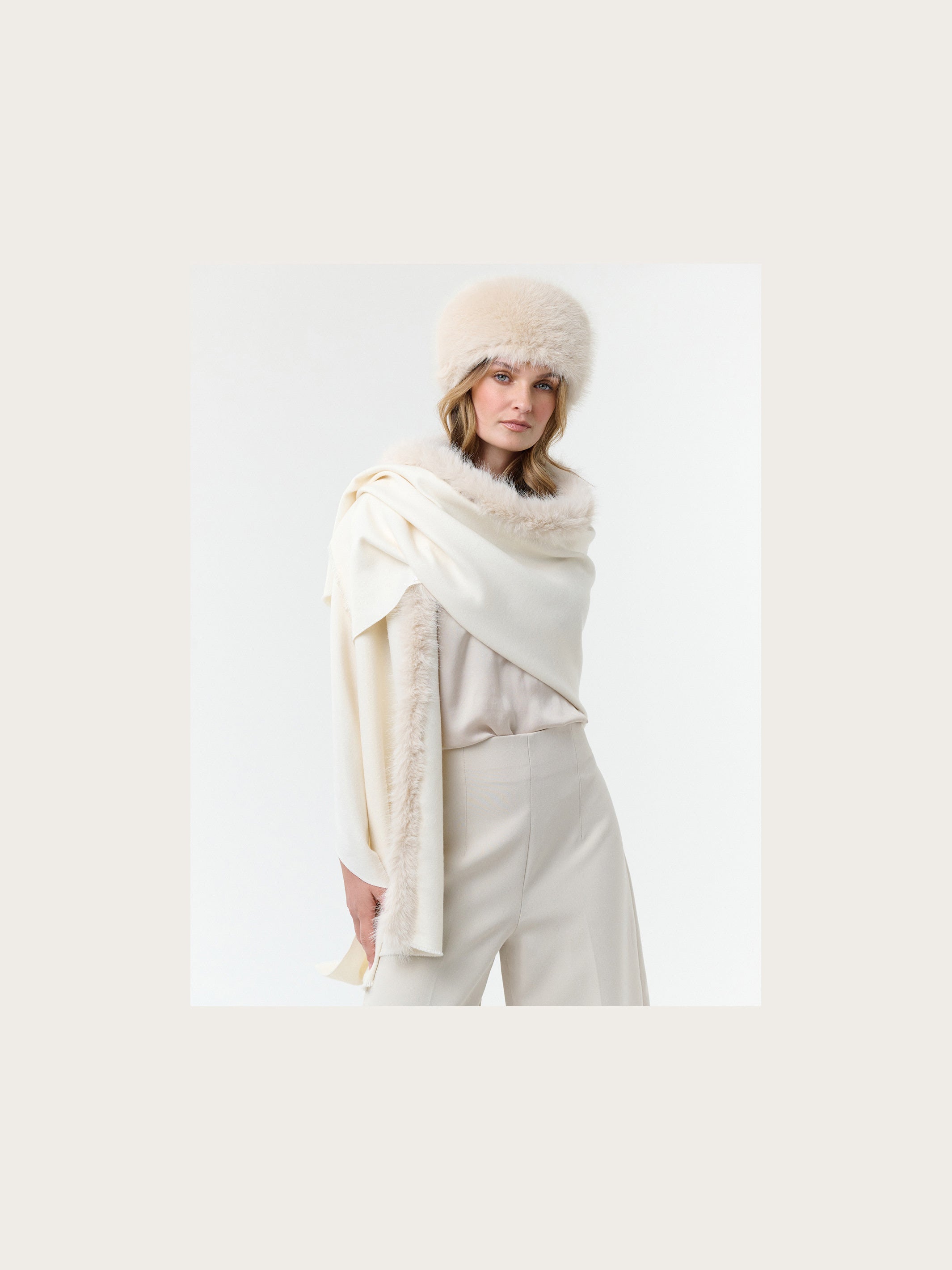 fraas-poncho-mit-kunstfell-rand-einfarbig-60-x-180-cm image 7