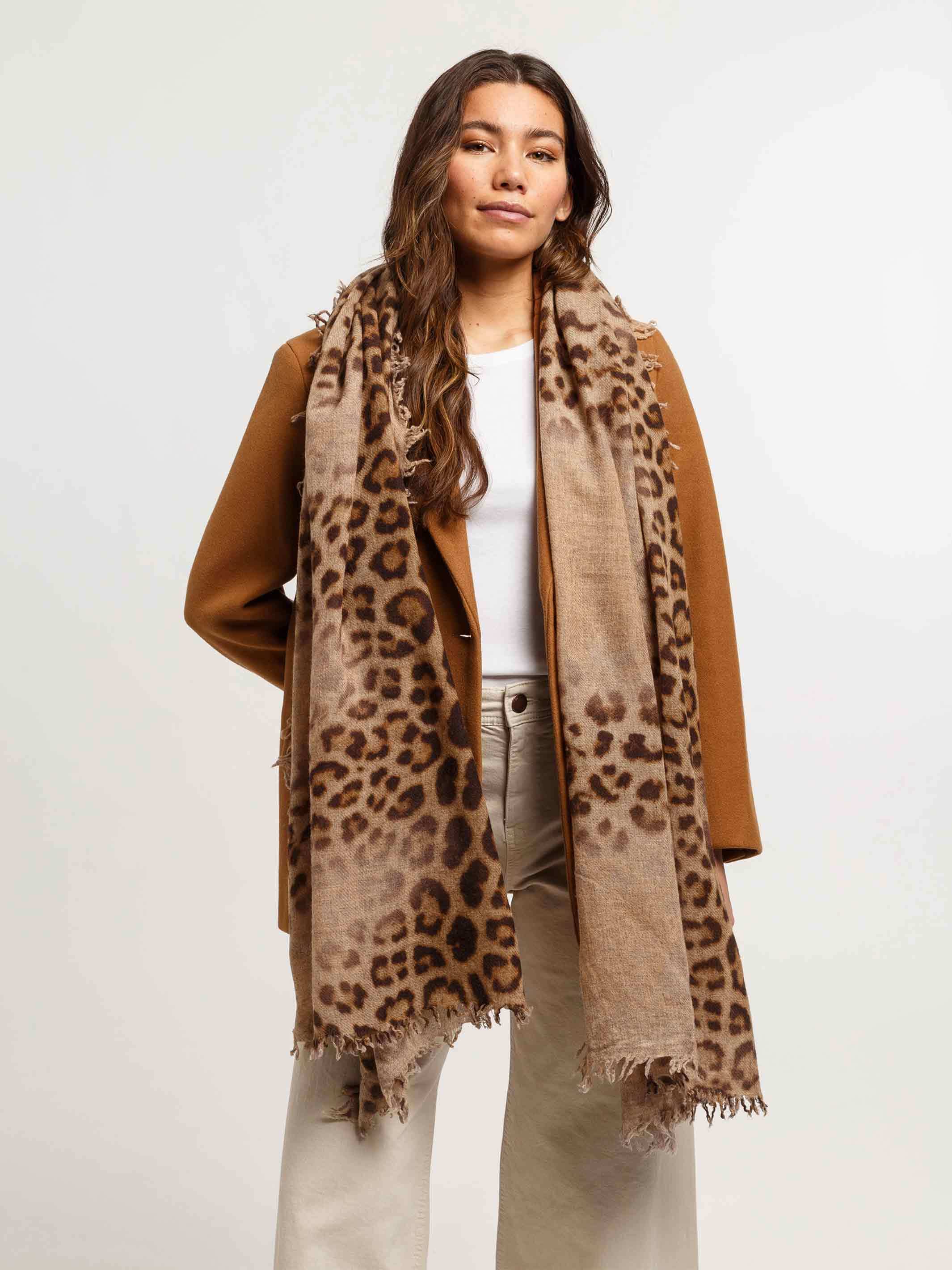 fraas-stola-mit-animal-print-aus-reiner-wolle-85-x-200-cm image 1