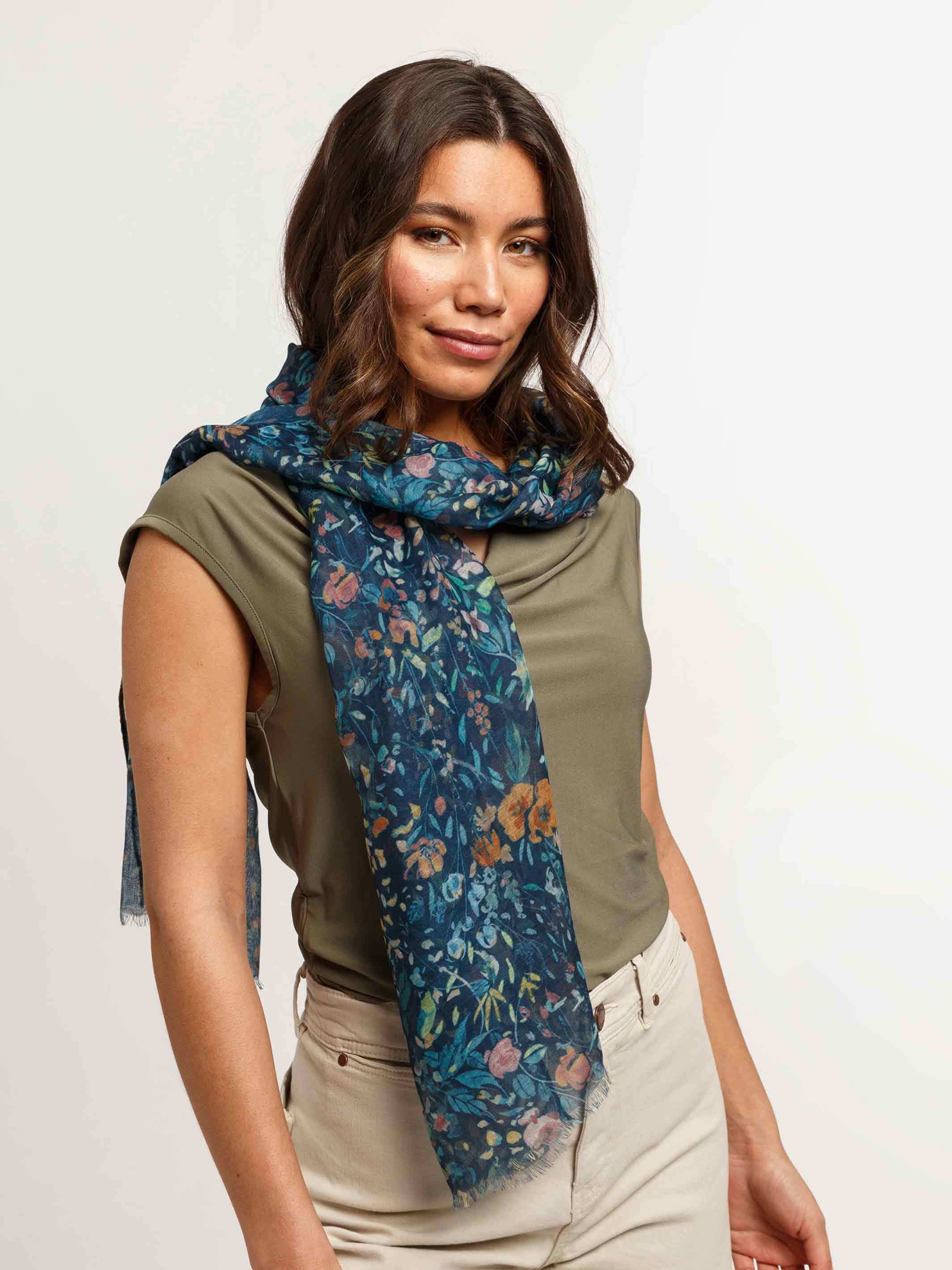 fraas-sustainability-edition-schal-blumen-design-50-x-180-cm-blau image 1