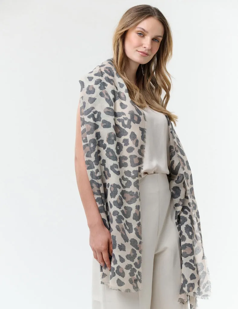 fraas-stola-leicht-mit-leopardenmuster-90-x-195-cm image 1