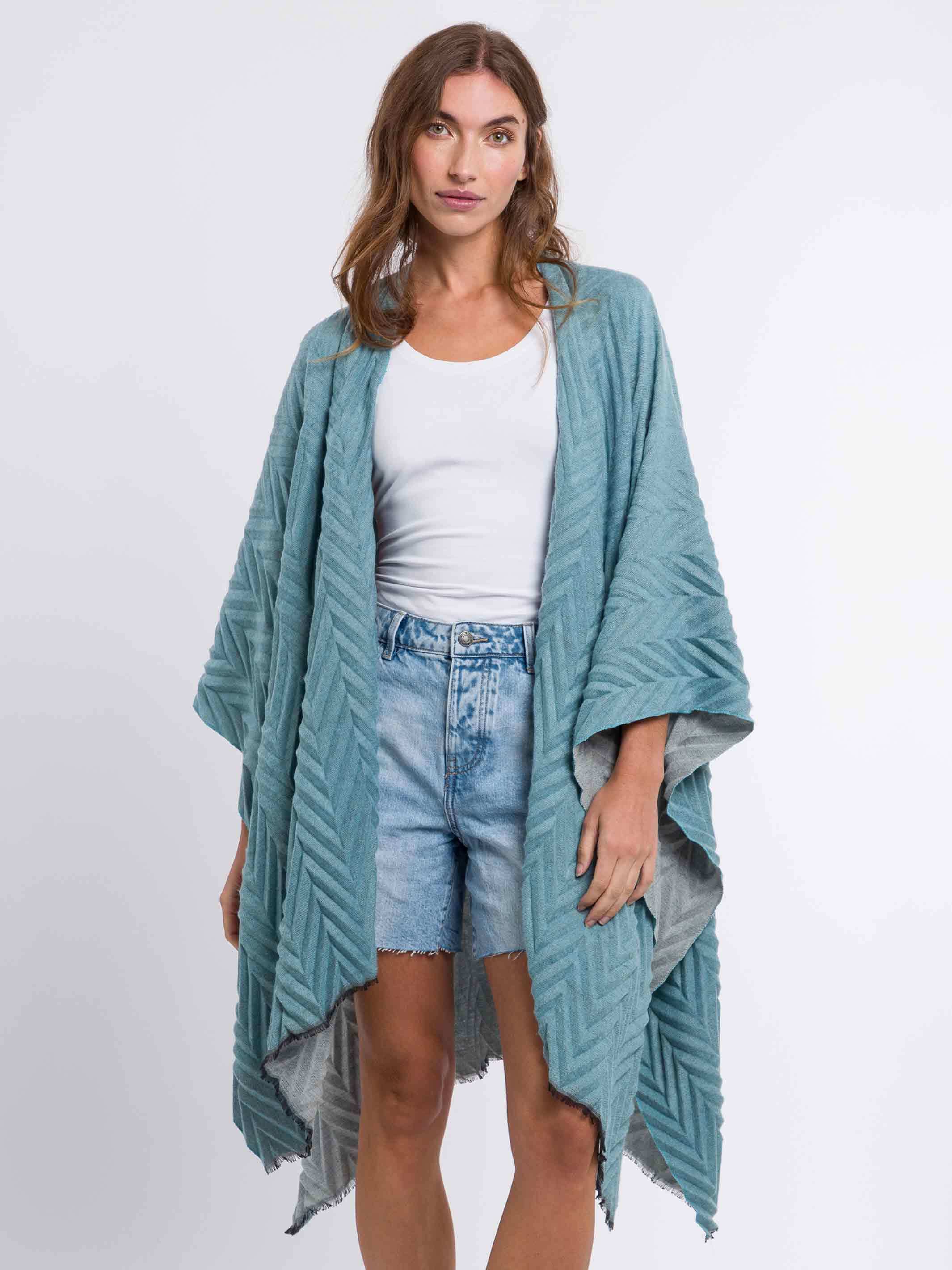 fraas-plissierter-damen-poncho-zweifarbig-vielseitig-als-cape-oder-xxl-schal-tra image 7