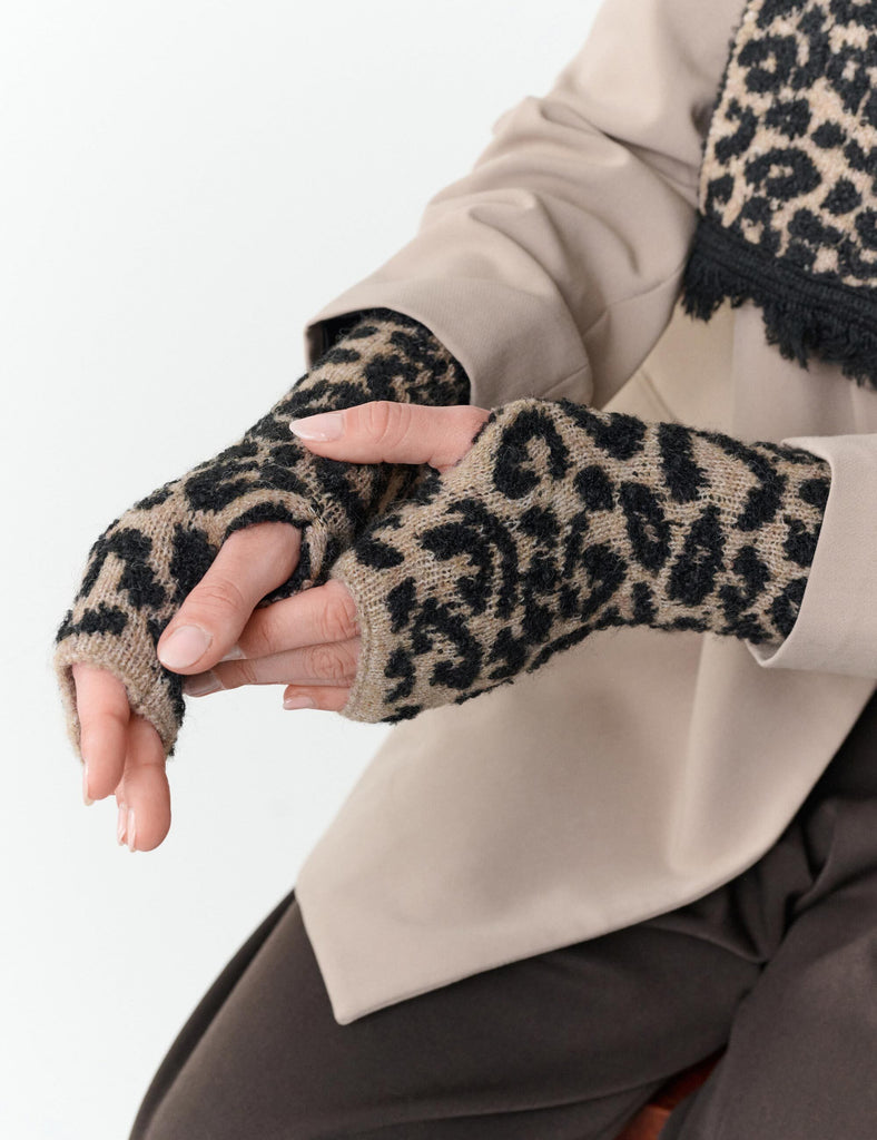 fraas-sustainability-edition-stulpen-handw-rmer-im-leopard-design-8-x-22-cm image 1