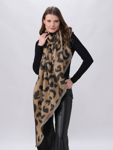 fraas-sustainability-edition-cashmink-schal-leo-design-mit-schr-gschnitt-46-x-20 image 6