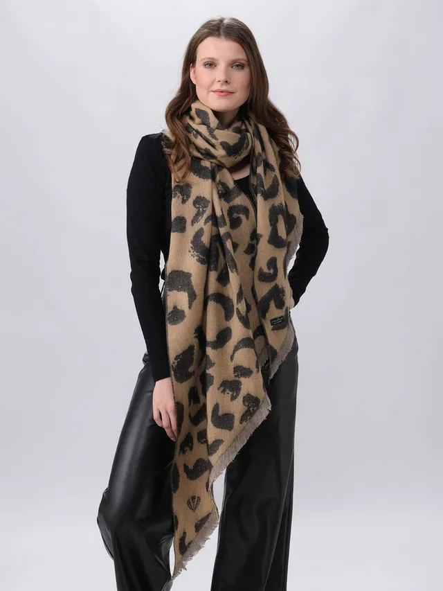 fraas-sustainability-edition-cashmink-schal-leo-design-mit-schr-gschnitt-46-x-20 image 1