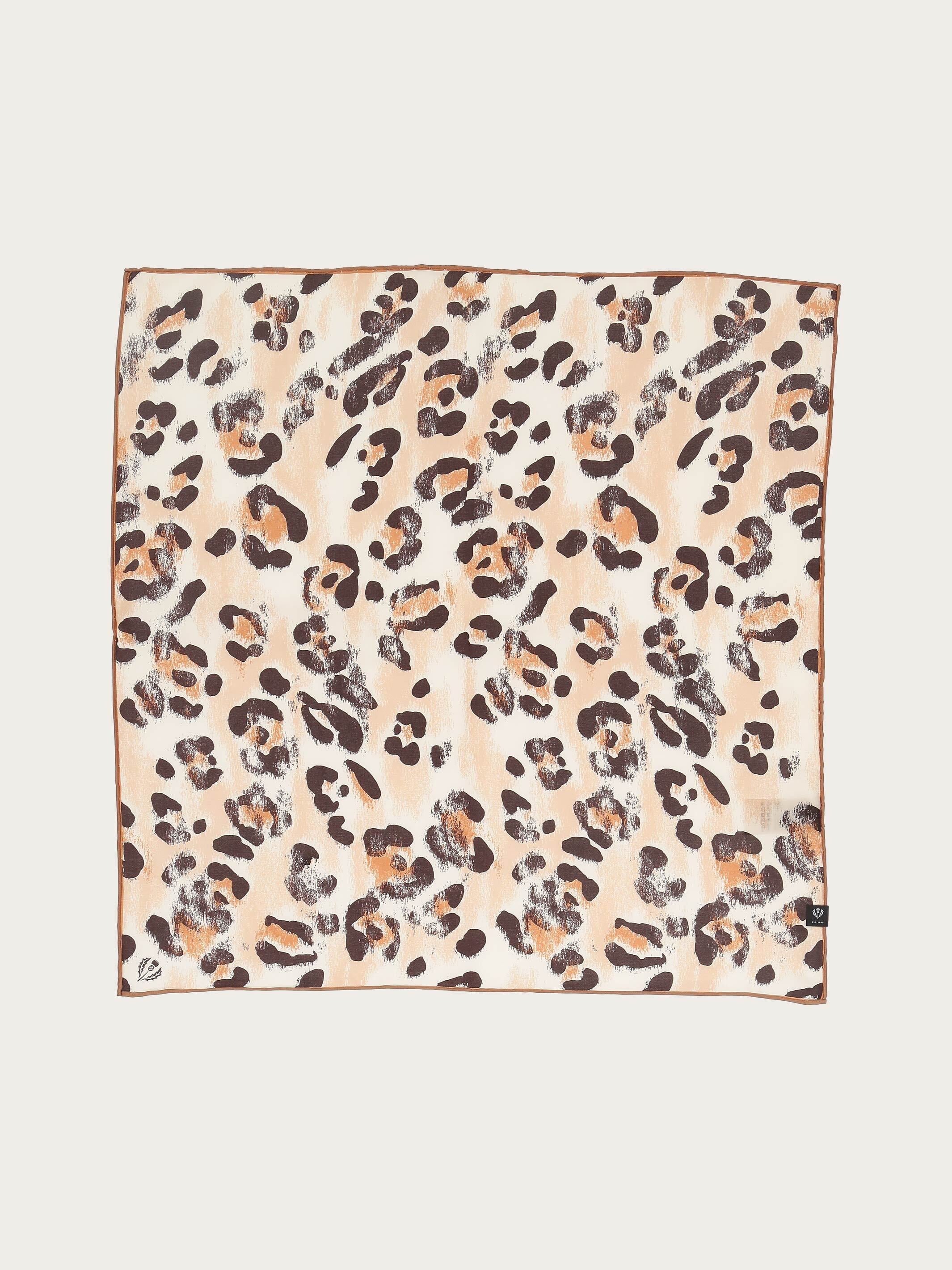 fraas-nickituch-seide-animal-print-mit-handrollierten-kanten image 3