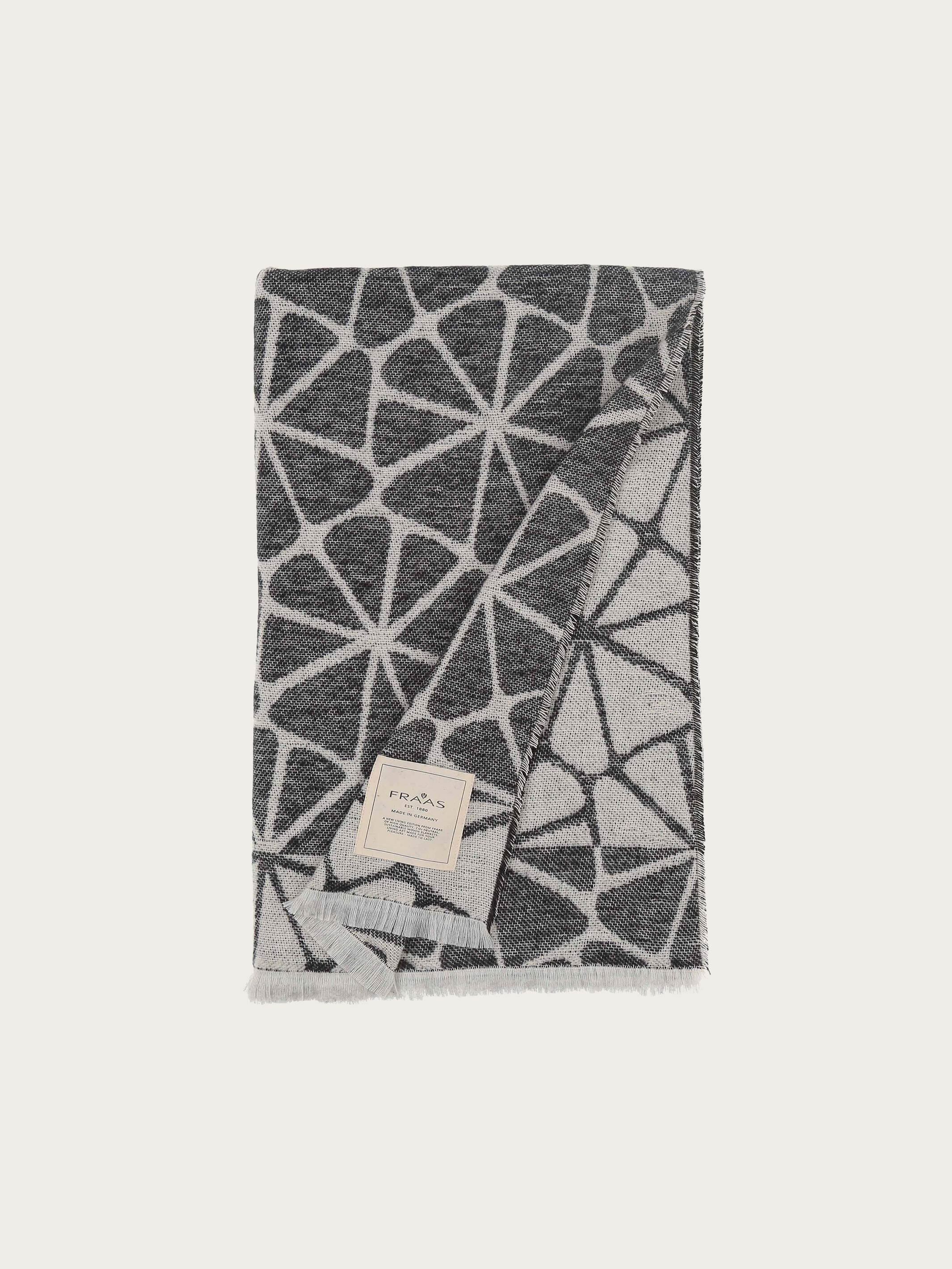fraas-sustainability-edition-wohndecke-grafisch-130x200-cm-blau-made-in-germany image 4