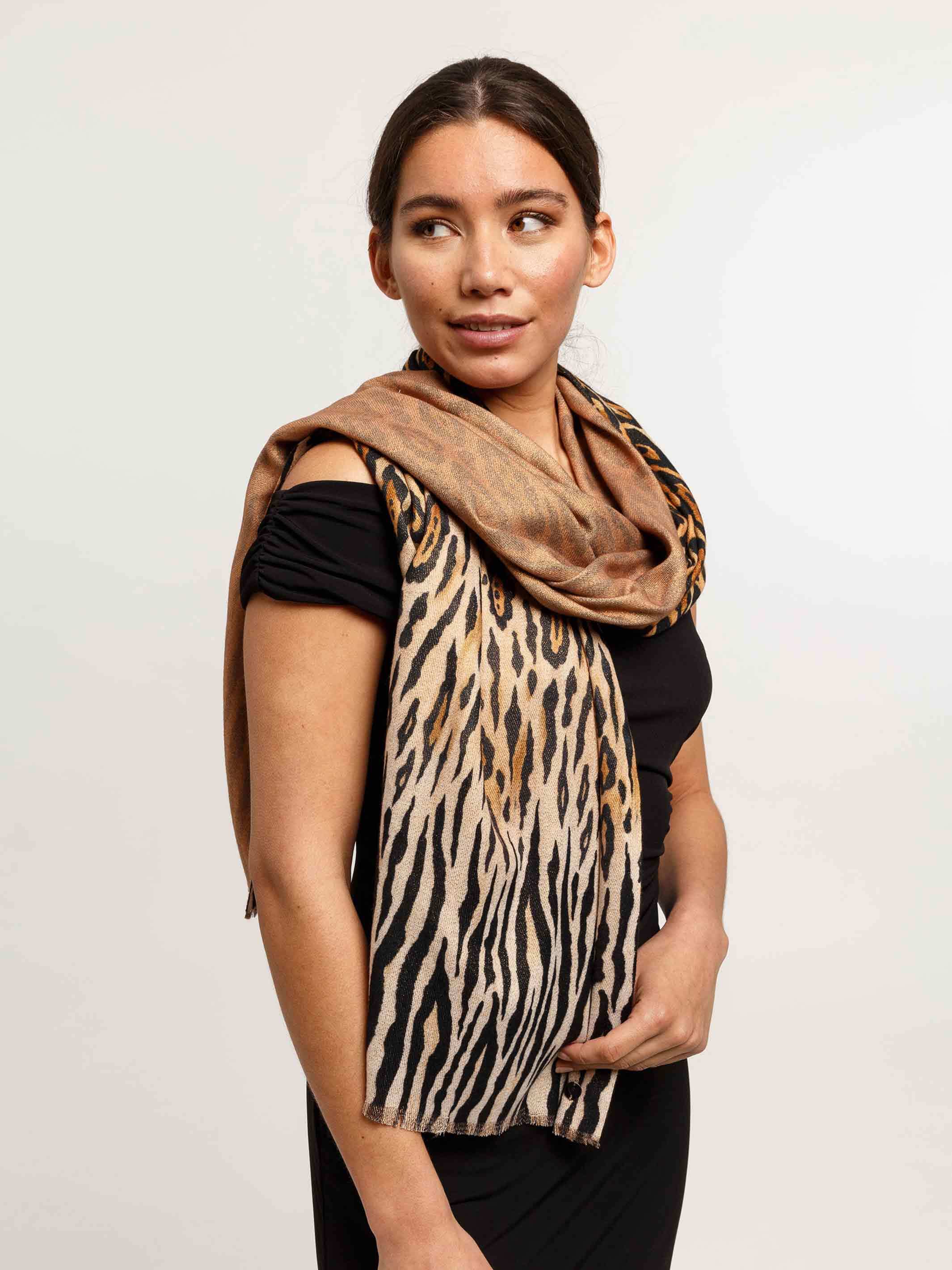 fraas-doubleface-schal-mit-animal-print-und-glitzer-70-x-182-cm image 5