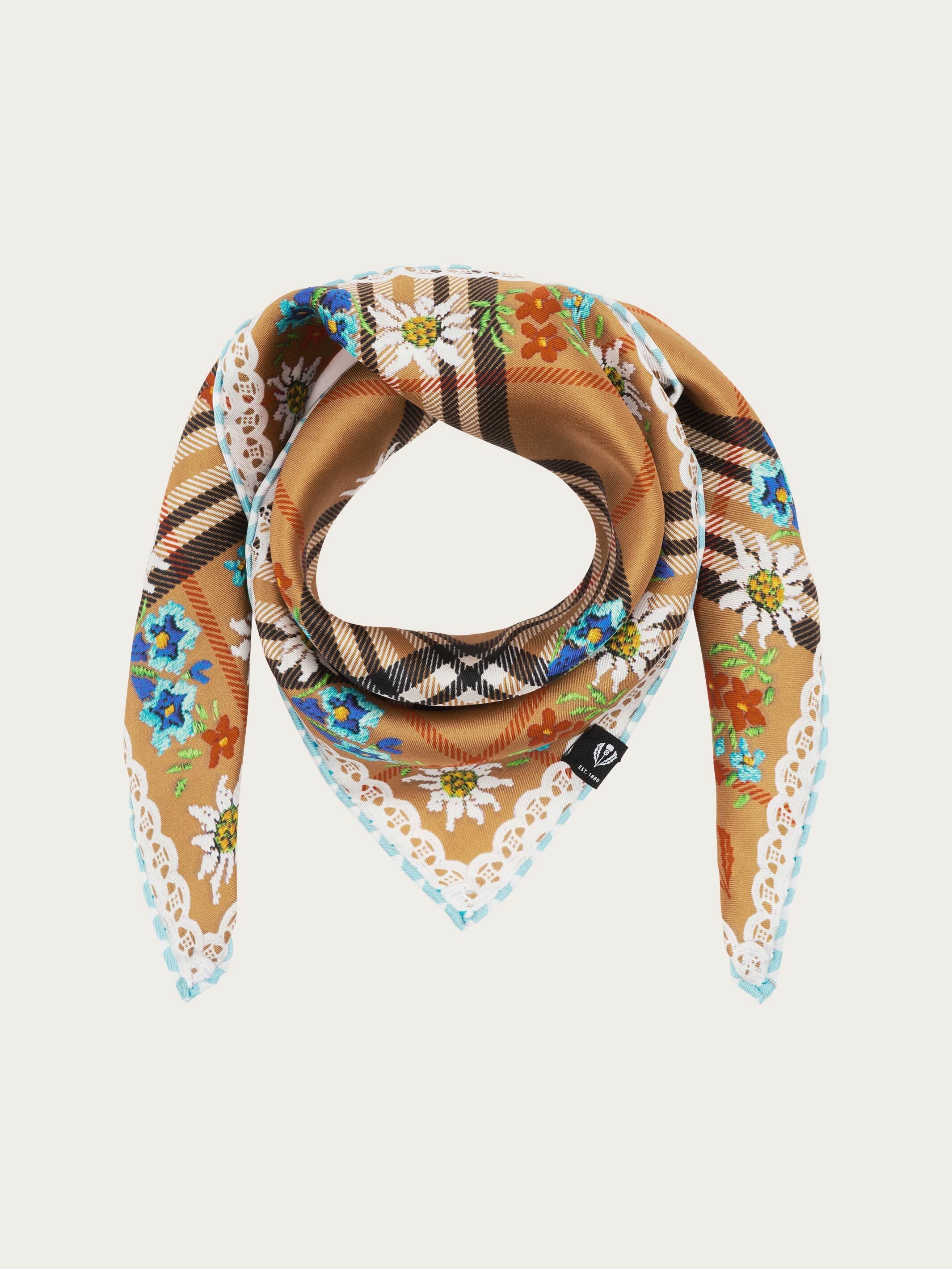 fraas-nickituch-plaid-karo-und-blumen-im-trachten-design-aus-reiner-seide-51-x-5 image 2