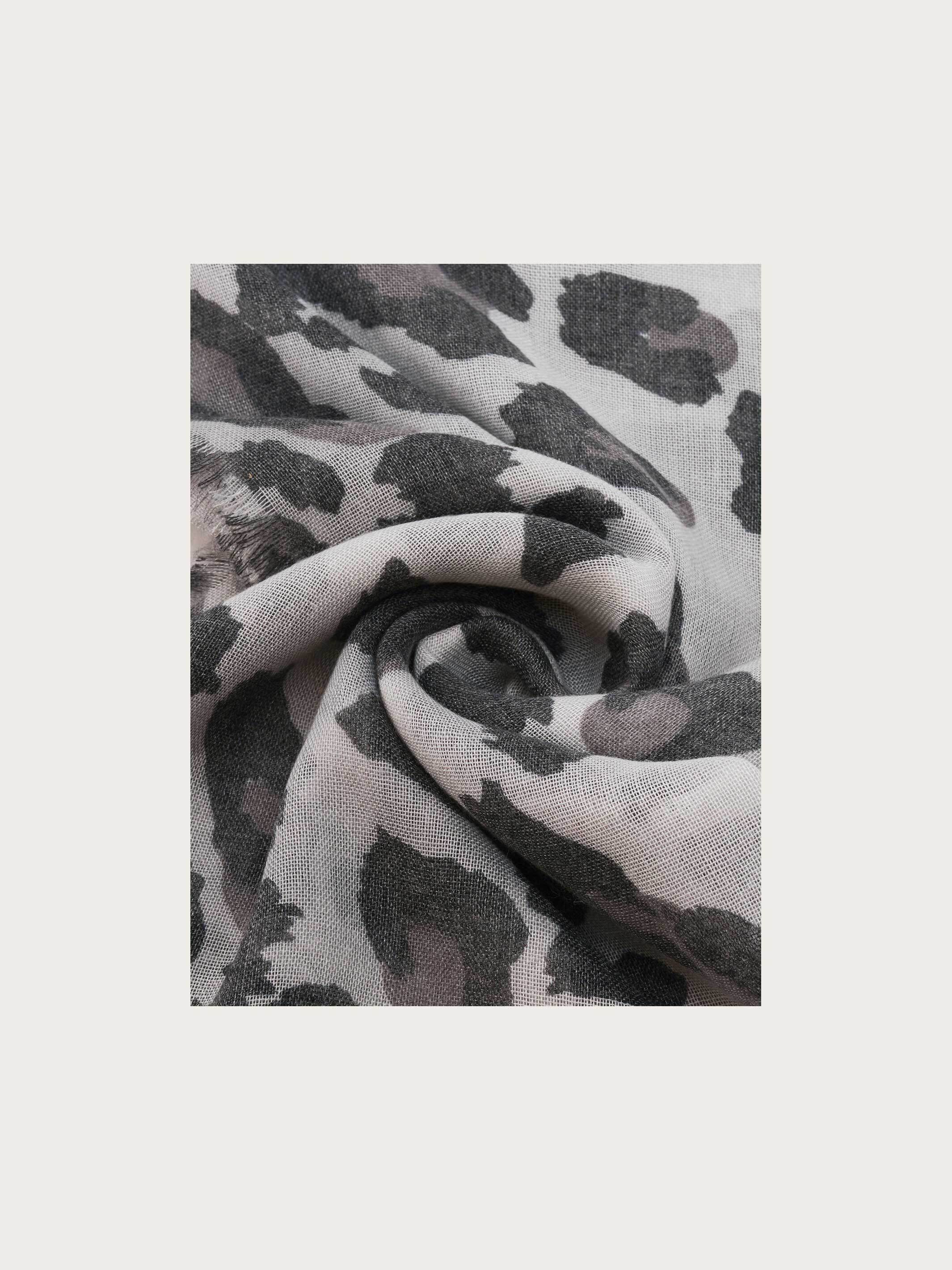 fraas-stola-leicht-mit-leo-print-90-x-195-cm image 4