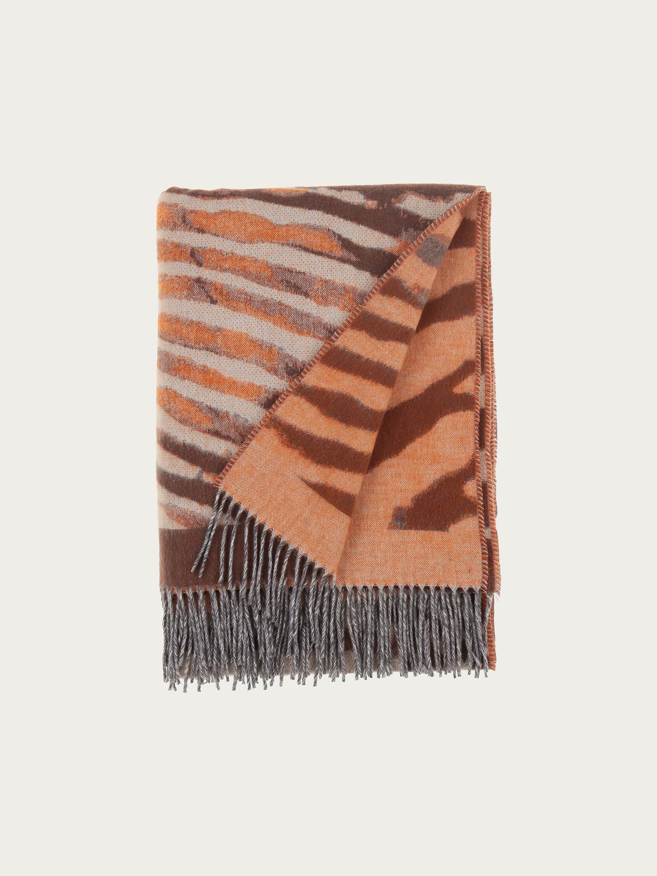 fraas-sustainability-edition-cashmink-decke-zebra-design-130-x-200-cm-made-in-ge image 3
