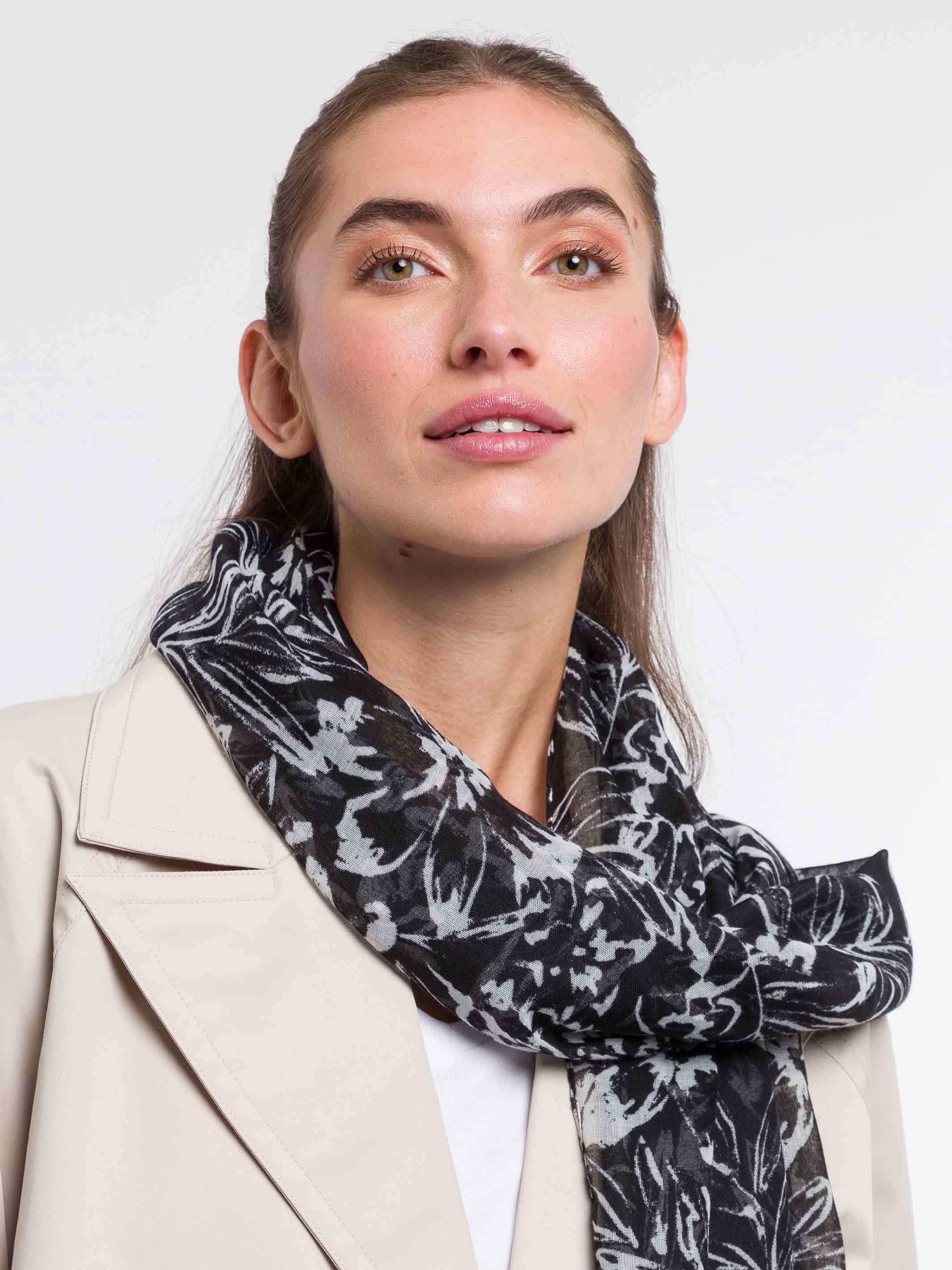 fraas-sustainability-collection-schal-mit-tropischem-blumen-design-50-x-180-cm image 6